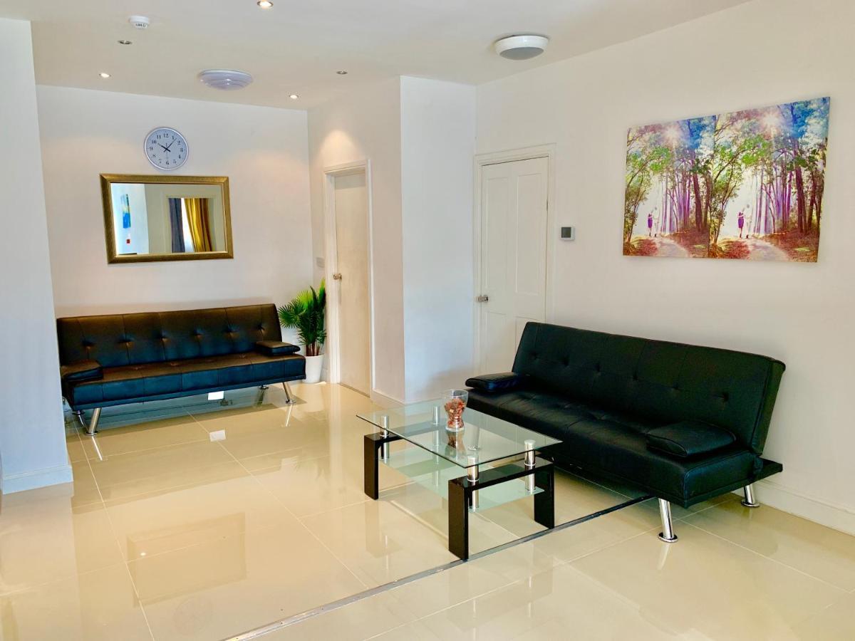 Spacious 2 Bedrooms 2 Baths With Garden And Parking Londra